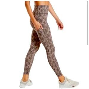 Athleta Ultimate 7/8 Tights Leggings Snake Python Print Side Stash Pockets XS
